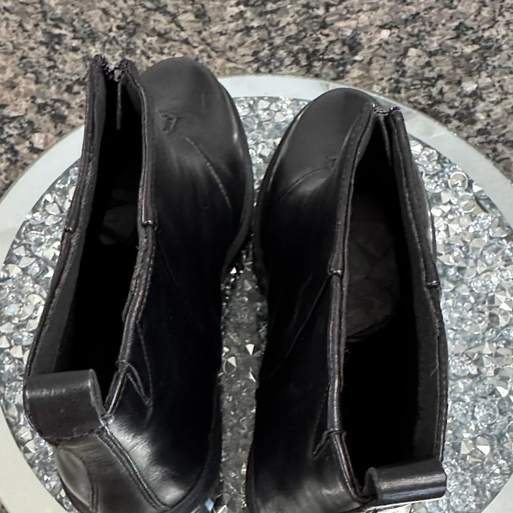Easy Spirit Black leather Ankle Booties NEW 9